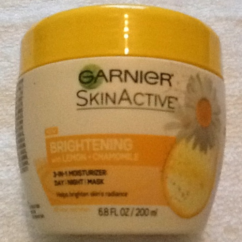Garnier skinactive brightening 3-in-1